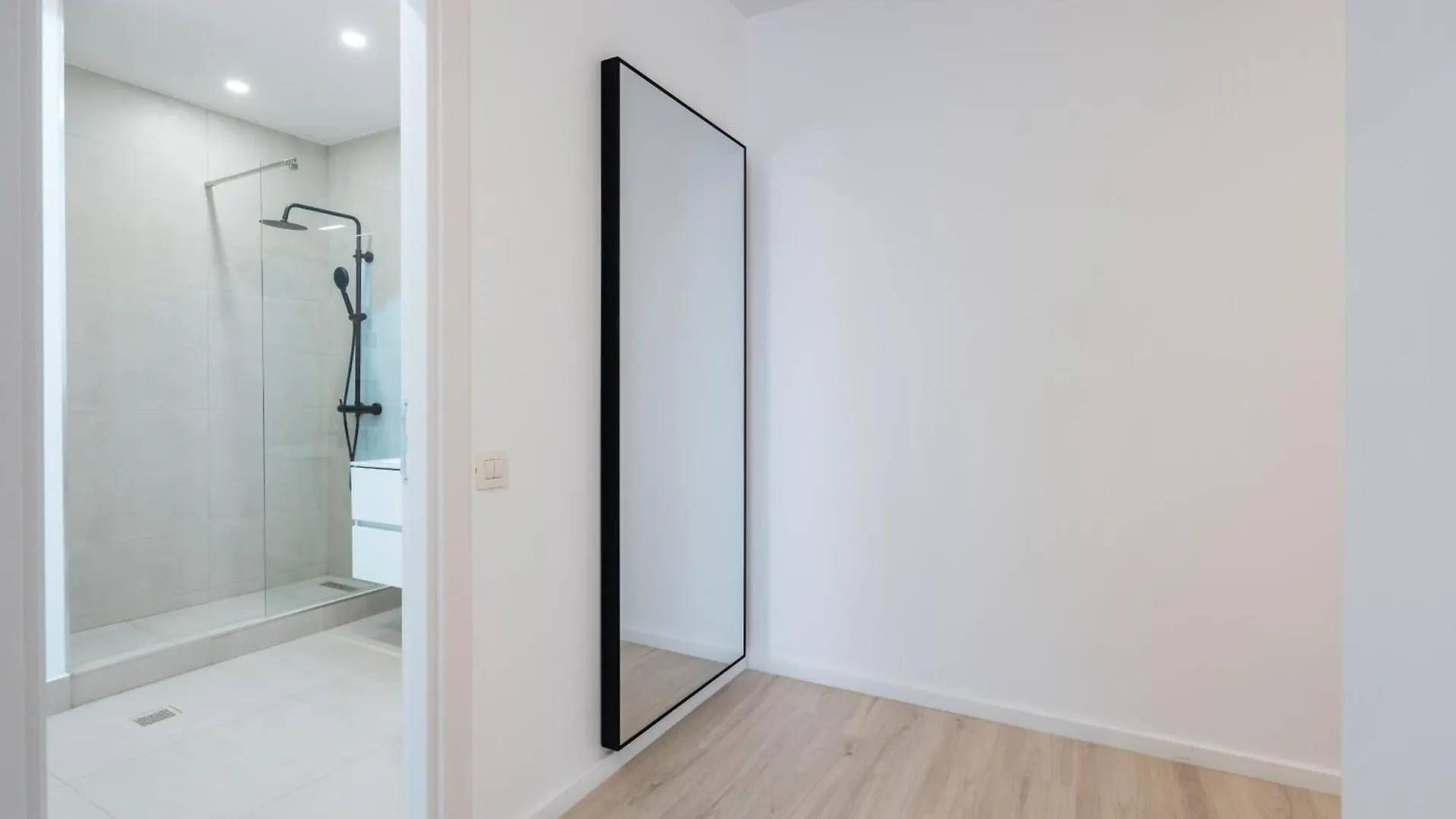 Home Chez Nous - With Parking 1108 ブカレスト
