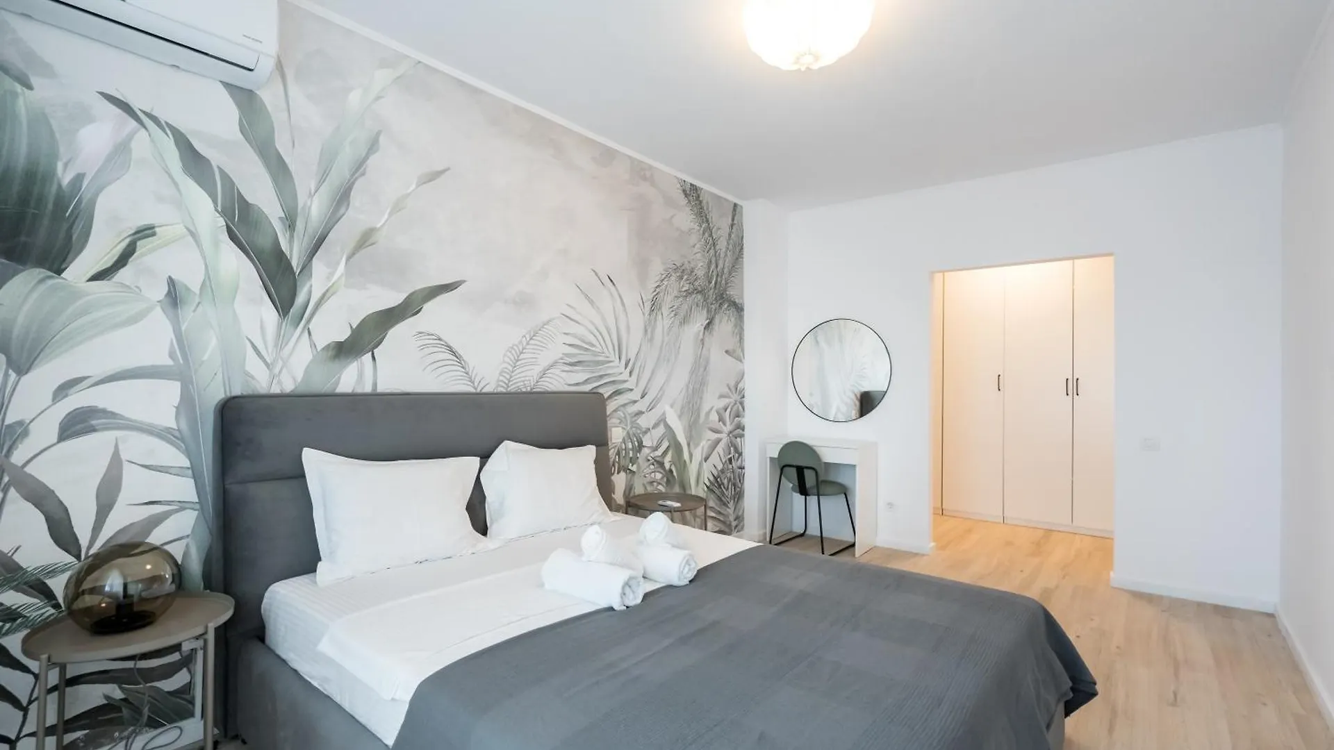 Home Chez Nous - With Parking 1108 Bucharest Apartment